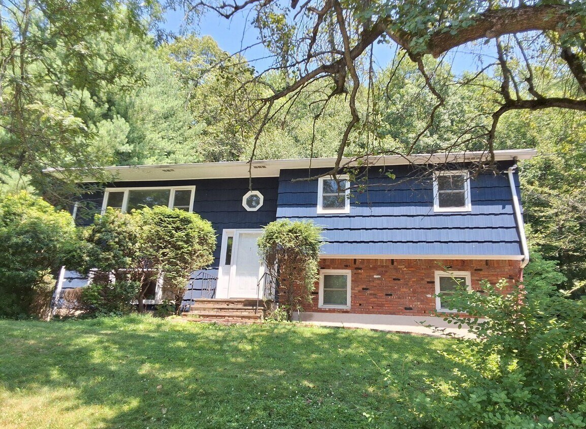 Foto principal - 24 Wallace Dr