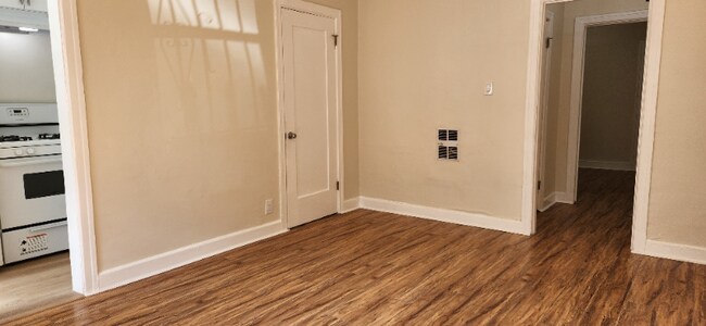 Building Photo - 727 S Coronado St