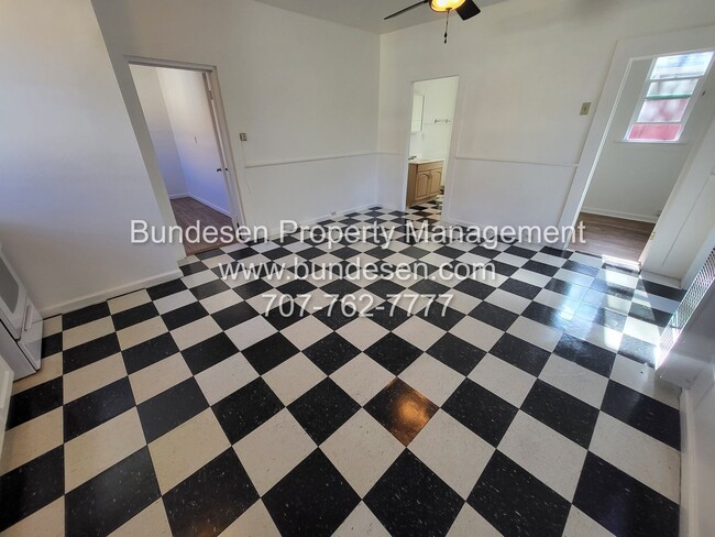 Building Photo - 604/606 Petaluma Blvd. S