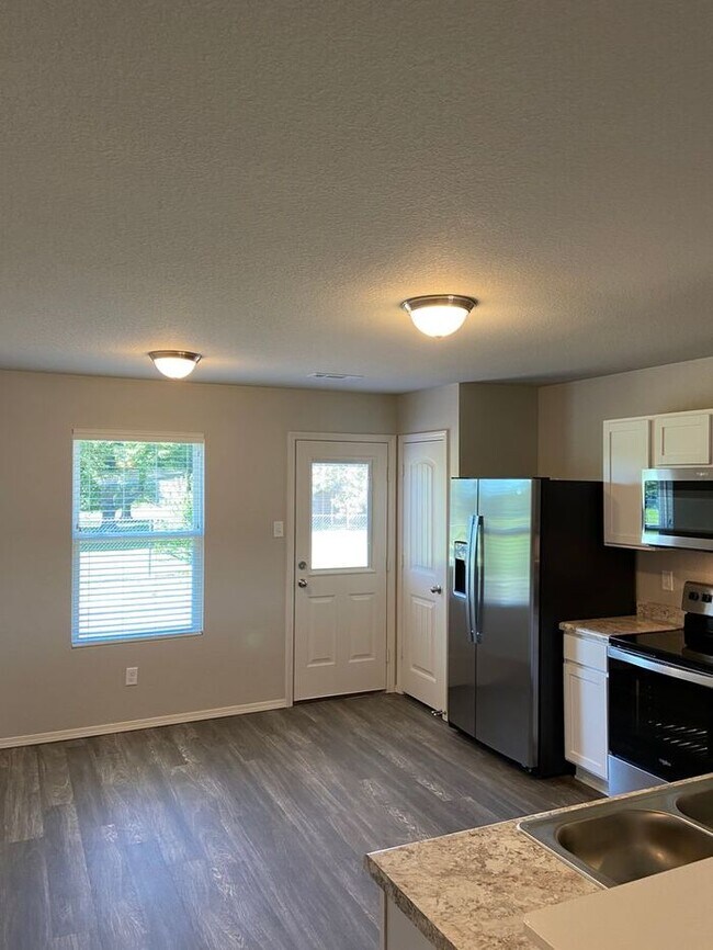 Foto del edificio - $99 Move-In Special - BRAND NEW Three Bedr...