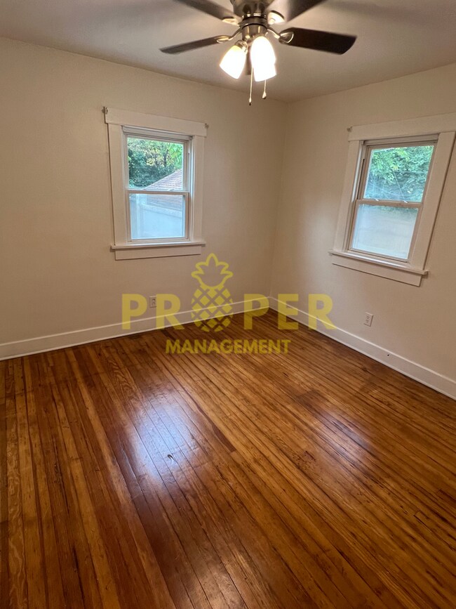 Foto del edificio - 2 bedrooms 1 bathroom house for rent