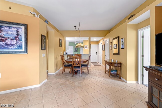 Building Photo - 12141 Summergate Cir
