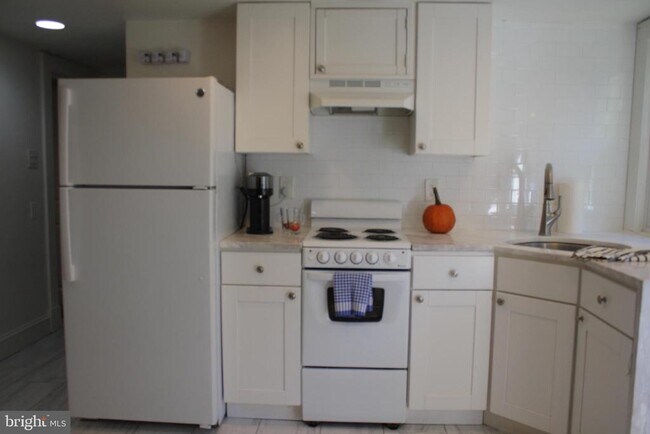 Foto del edificio - 7079 Guilford Rd