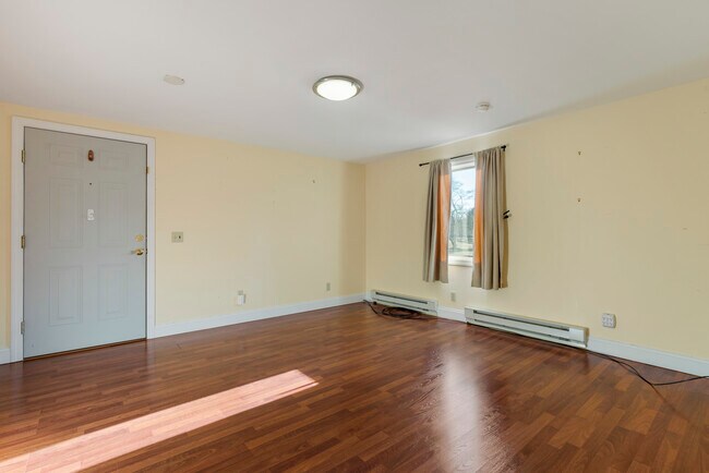 Building Photo - 360 E River Rd