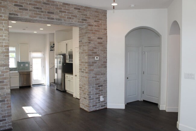 Building Photo - 1096 Provence Village Dr