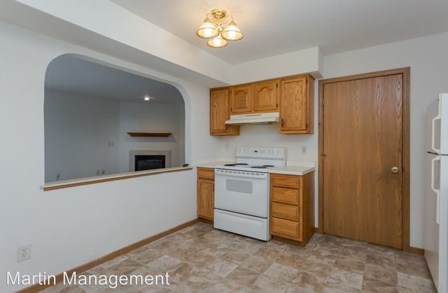 Building Photo - 1125-1137 Hilltop Ln