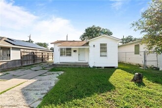 Building Photo - 622 Airport Rd