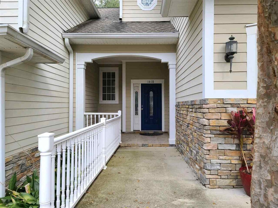 Primary Photo - 1618 Cross Pointe Way