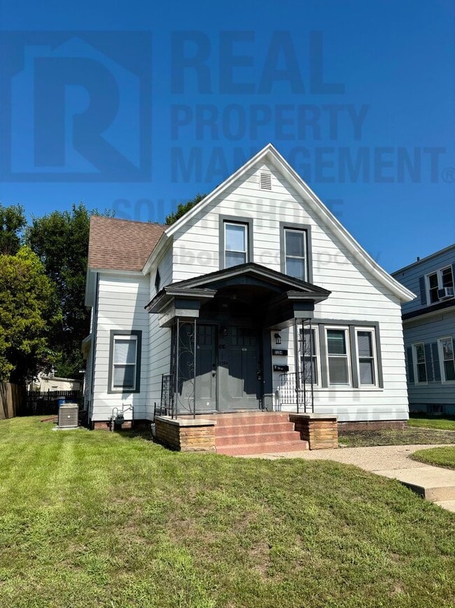 Building Photo - 1204 Manhattan St