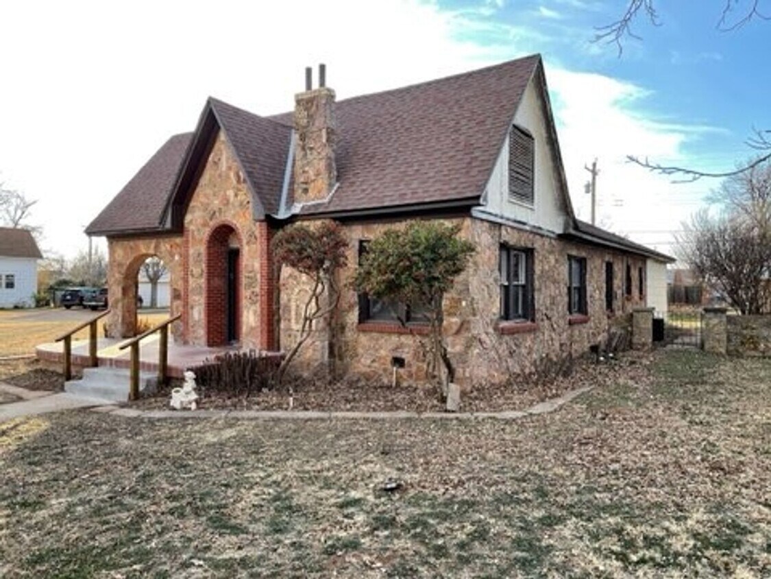 Primary Photo - Merkel, Texas 4/2 Cottage!