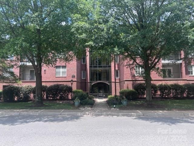 Primary Photo - 725 Magnolia Ave