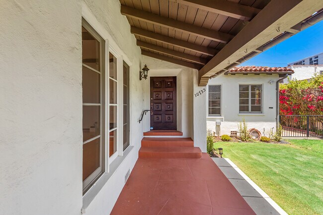 Foto del edificio - 10733 Wellworth Ave