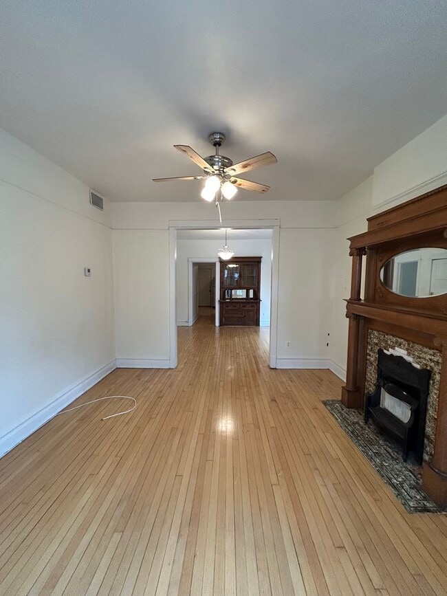 Building Photo - 3701 N Damen Ave