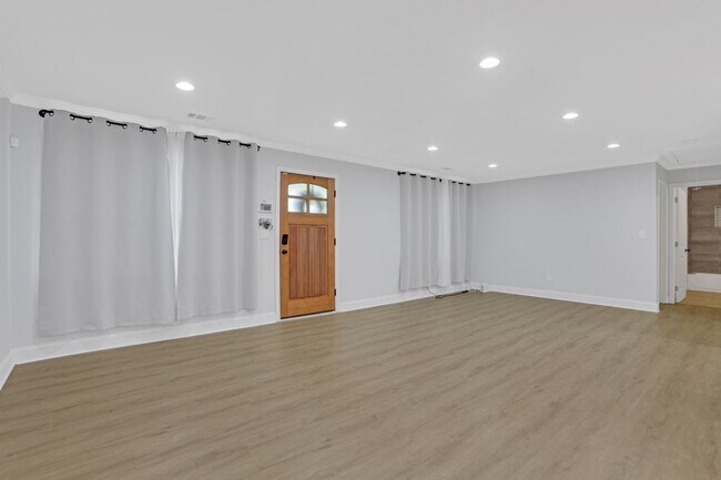 Foto del edificio - 3436 Pinehill Dr