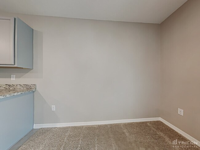 Building Photo - 242 Meadowbrook Blvd