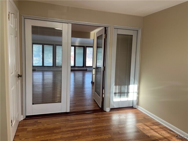 Building Photo - 7650 Commodore Cir