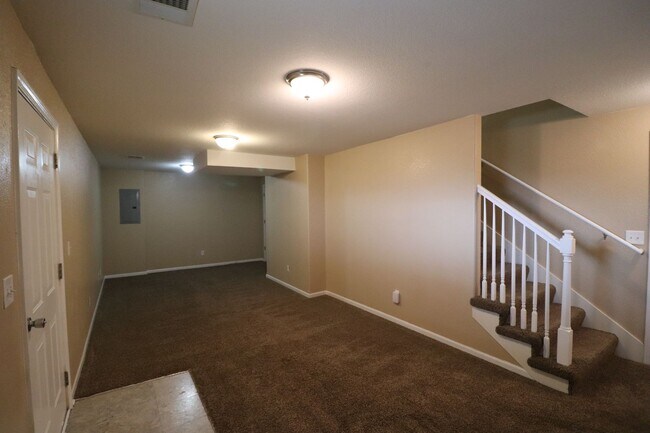 Foto del edificio - Spacious Town home for rent!