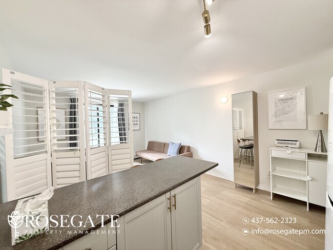 Building Photo - All-Inclusive Studio Apartment with Parking, Locker & Balcony