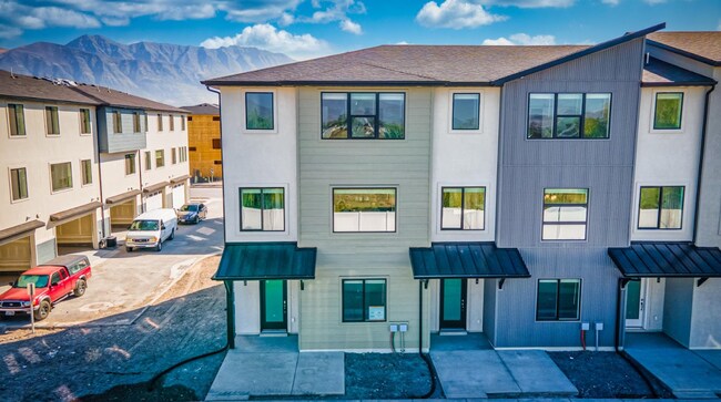 Building Photo - Move-In Ready 4-Bedroom Rental in the Hear...