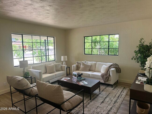 Foto del edificio - 1324 E Hall St