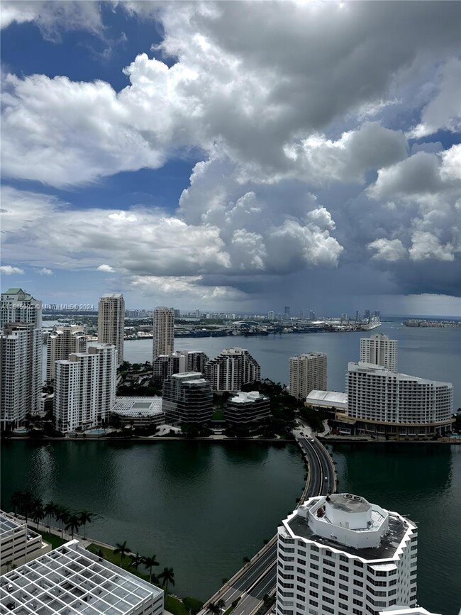 Foto del edificio - 950 Brickell Bay Dr