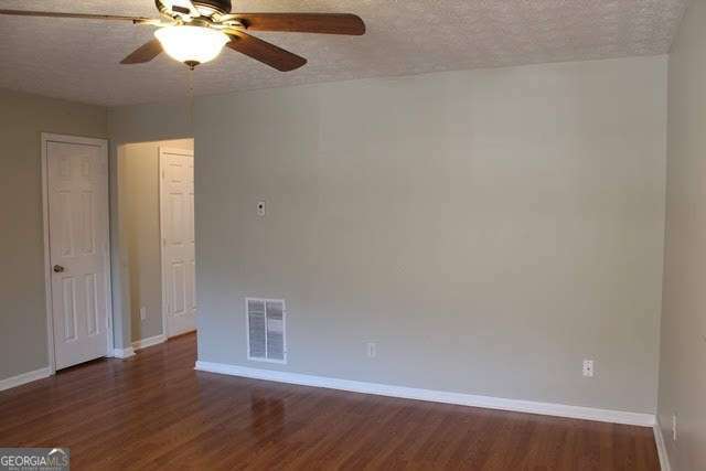 Foto del edificio - 3012 Fair Creek Ct