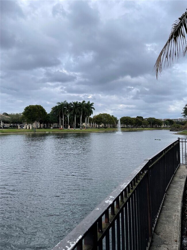 Foto del edificio - 2582 Centergate Dr