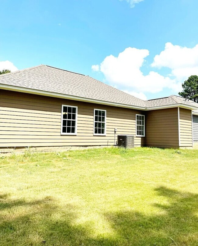 Foto del edificio - 3 Bedroom Single Family Home in Memphis