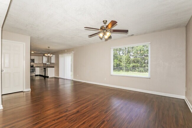 Foto del edificio - 304 E Pine Ridge Dr