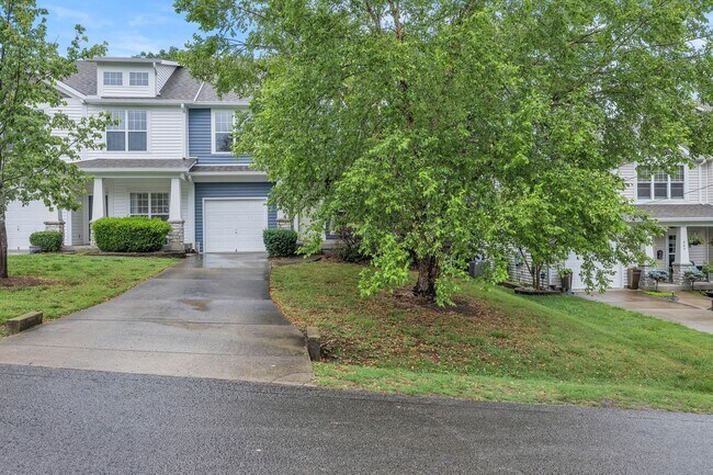 Foto del edificio - Spotless 3BR/2.5BA townhome minutes from West End, Downtown Nashville!