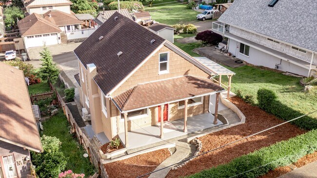 Building Photo - 720 Hill Ave