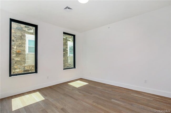 Foto del edificio - 708 Saw Mill River Rd