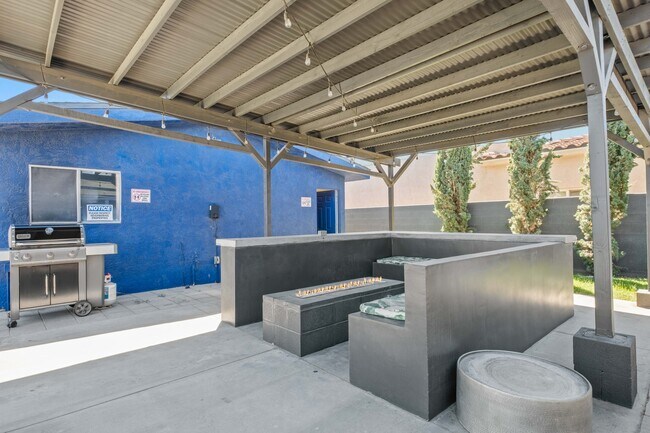 Foto del edificio - 41500 Maroon Town Dr