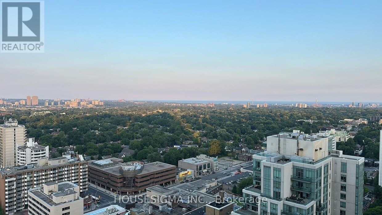 Photo principale - 185-2185 Roehampton Ave