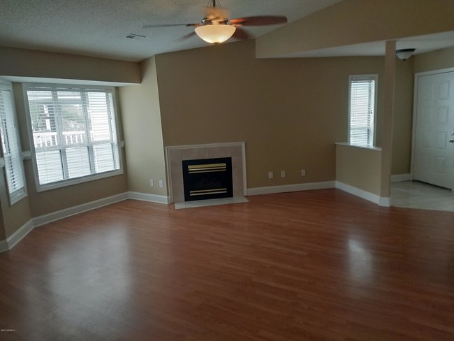 Building Photo - 100 Breezewood Dr