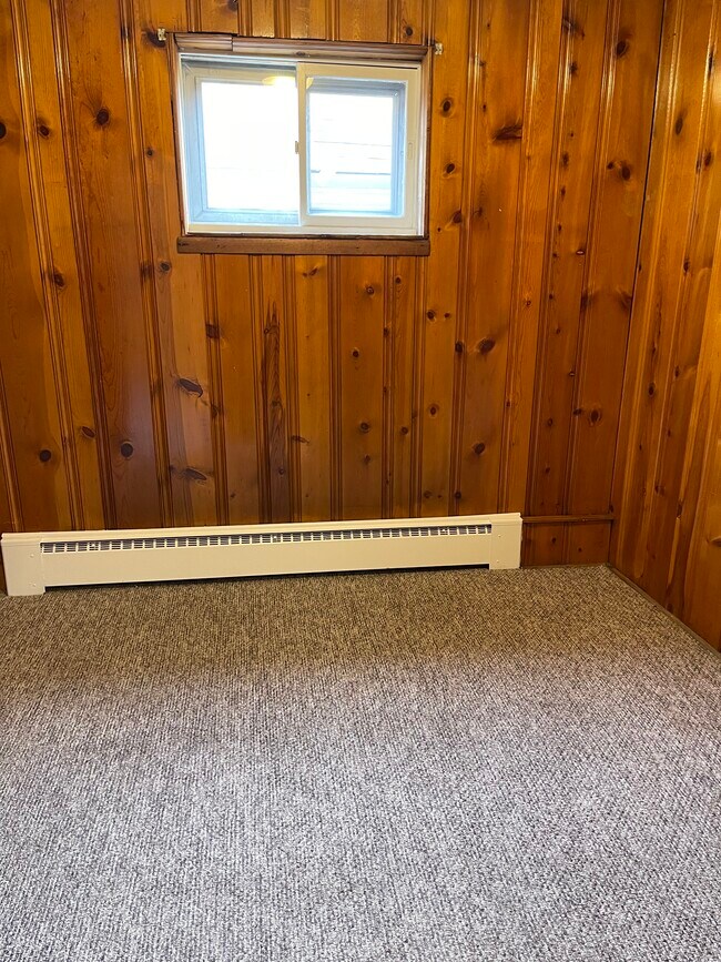 bedroom - 718 S Carpenter St