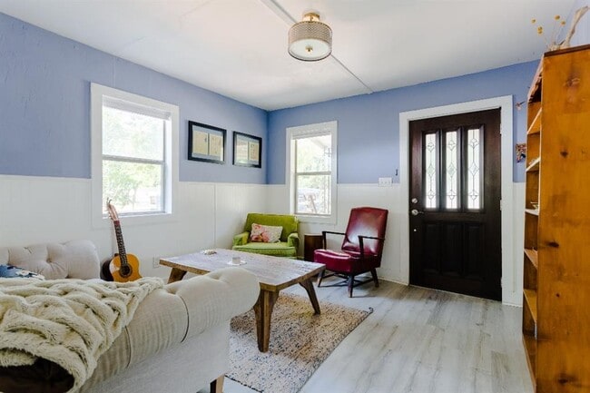 Foto del edificio - 3506 Clarkson Ave