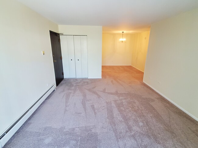 Foto del edificio - 216 Shorewood Dr