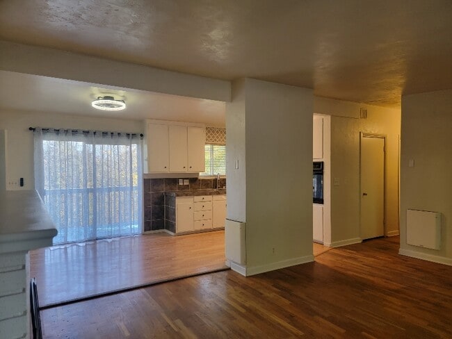 Photo - 1953 Riverview St Apartment