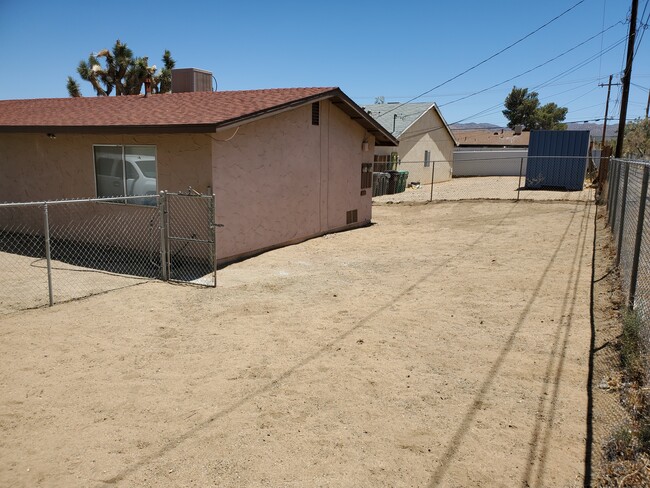 yard - 6434 Linda Lee Dr