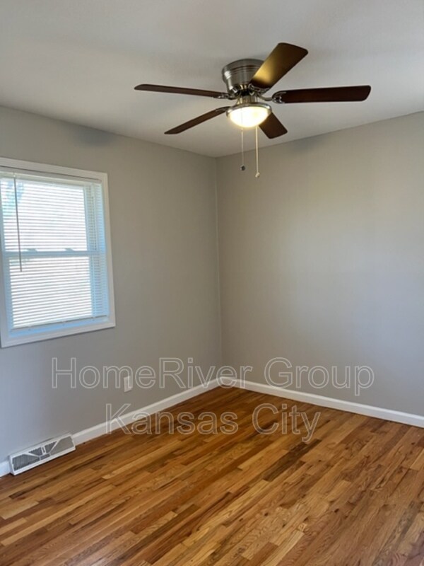 Foto del edificio - 4732 N Bristol Ave