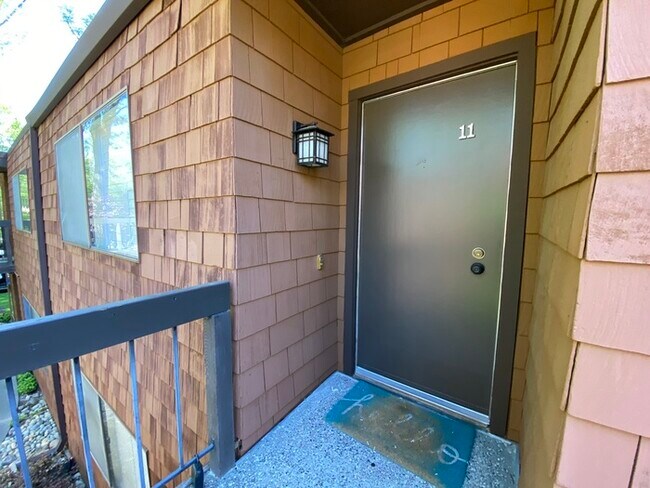 Foto del edificio - Charming 2 bedroom 1 1/2 bath condo!