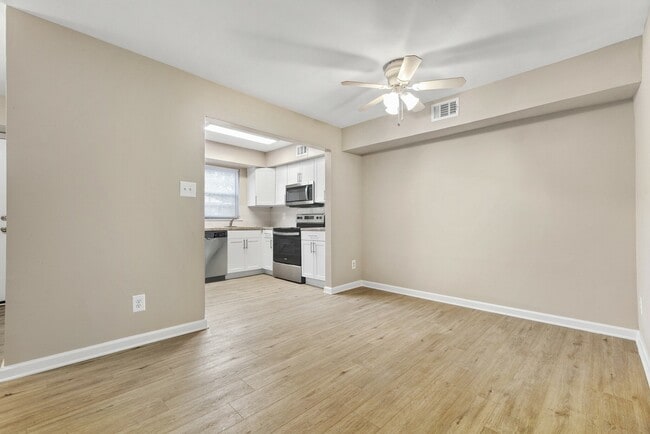 Christine 180 Exton Somers Point NJ-online-20 Marco de ventana retocado - Mystic Point