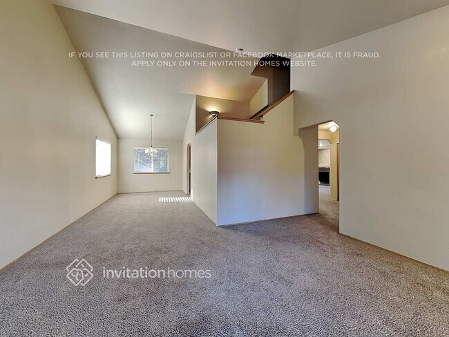 Building Photo - 14904 Woodland Ave E