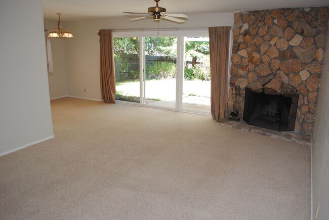 Foto del edificio - 5536 Portola Cir