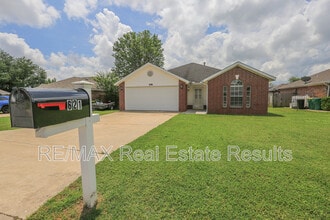 Building Photo - 621 Bliss Cir