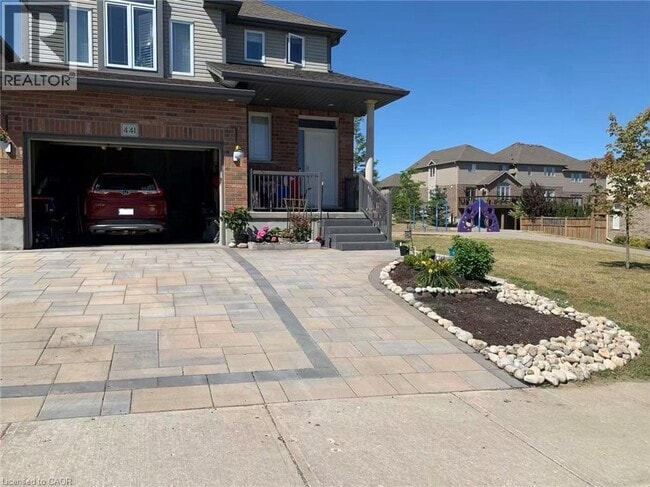 Photo du bâtiment - 441 Twin Leaf St