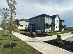 Building Photo - 4095 S Lone Pne Wy