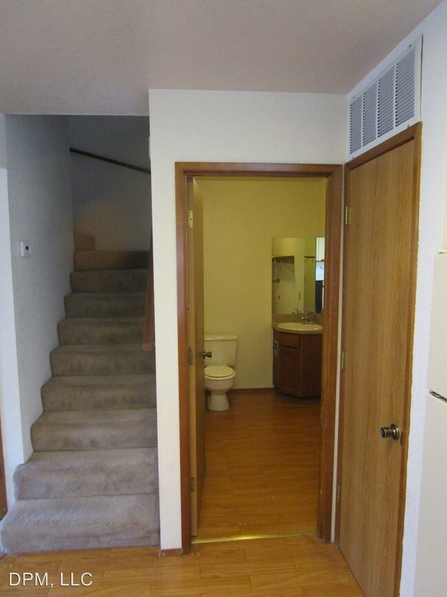 Building Photo - 408 S 61st Ave