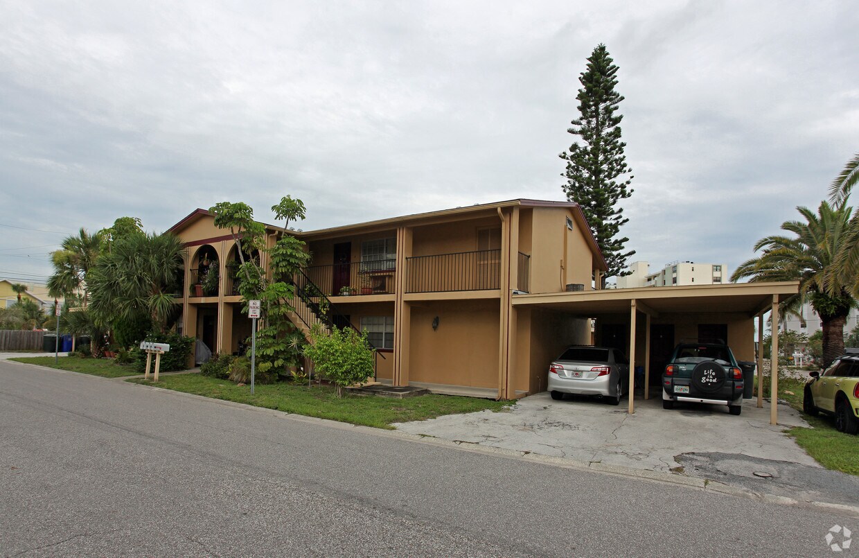 2668 St Joseph Dr, Dunedin, FL 34698 Apartments in Dunedin, FL